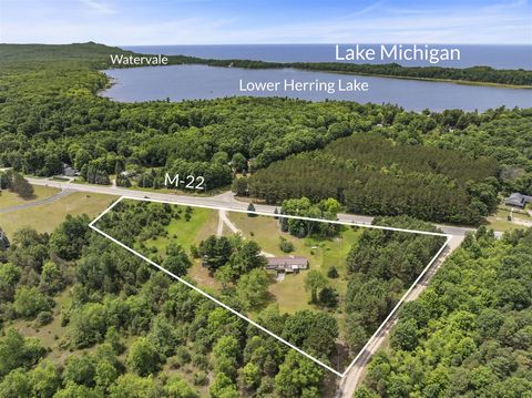 Photo of 4247 S Scenic Highway, Frankfort, MI 49635 (MLS # 70542149)
