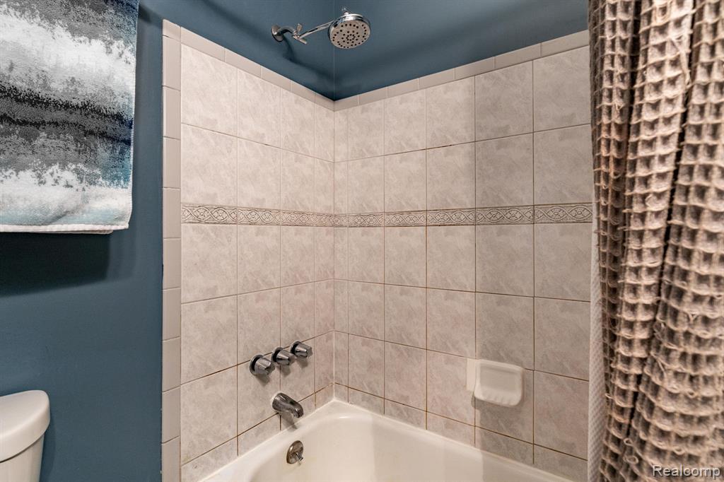 Royal Oak, Michigan 48073, United States, 4 Bedrooms Bedrooms, ,2 BathroomsBathrooms,Residential,Active,192828