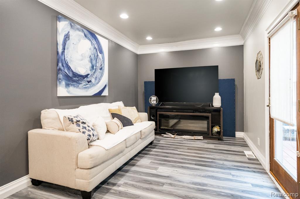 Royal Oak, Michigan 48073, United States, 4 Bedrooms Bedrooms, ,2 BathroomsBathrooms,Residential,Active,192828