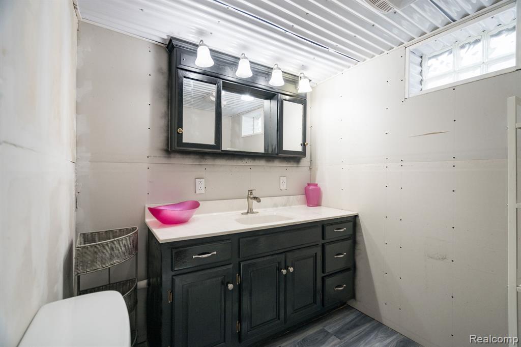 Royal Oak, Michigan 48073, United States, 4 Bedrooms Bedrooms, ,2 BathroomsBathrooms,Residential,Active,192828