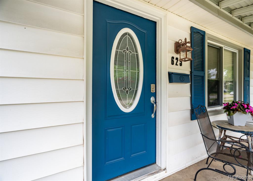 Royal Oak, Michigan 48073, United States, 4 Bedrooms Bedrooms, ,2 BathroomsBathrooms,Residential,Active,192828