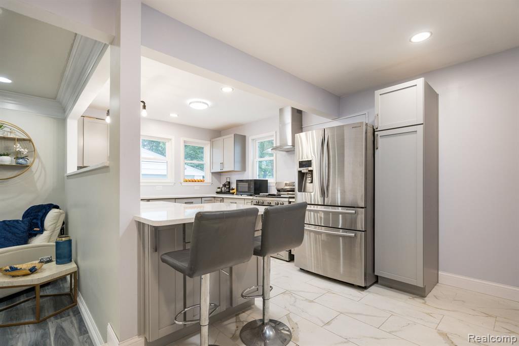 Royal Oak, Michigan 48073, United States, 4 Bedrooms Bedrooms, ,2 BathroomsBathrooms,Residential,Active,192828