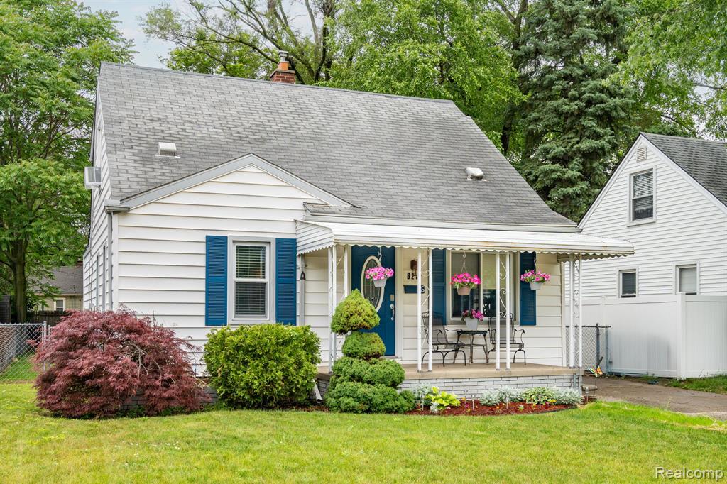 Royal Oak, Michigan 48073, United States, 4 Bedrooms Bedrooms, ,2 BathroomsBathrooms,Residential,Active,192828