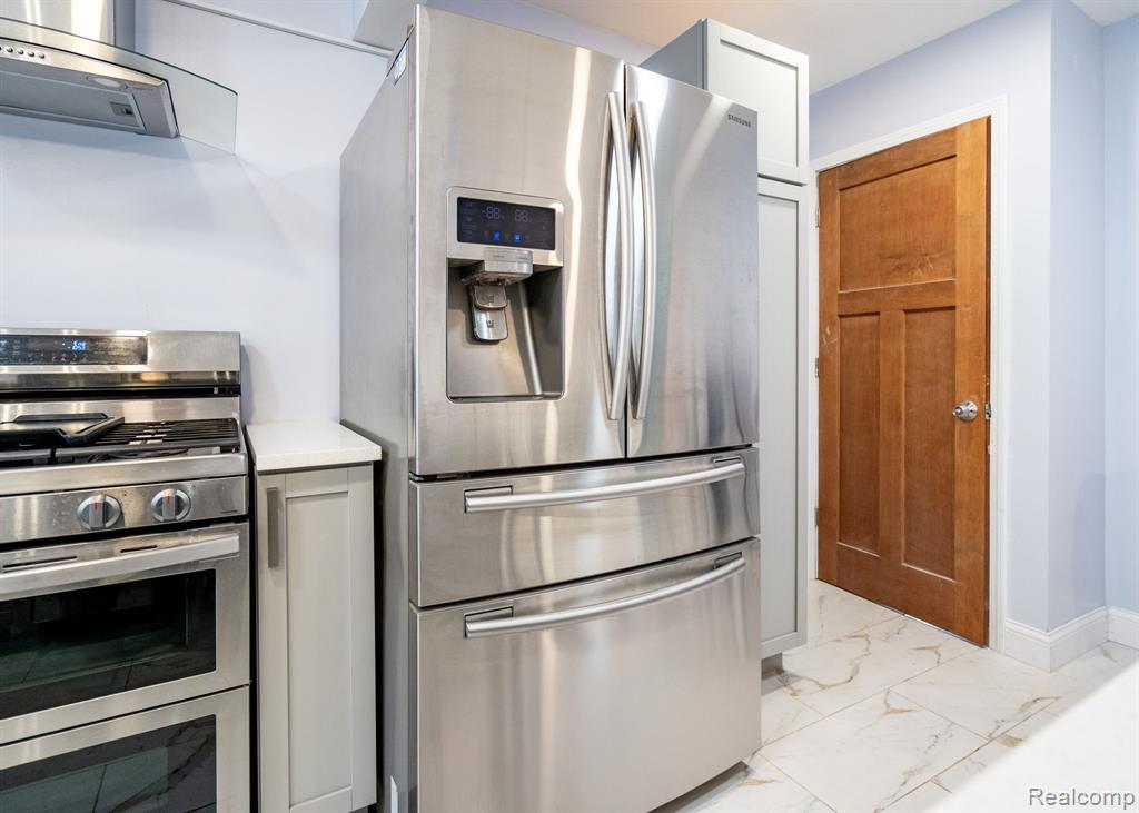 Royal Oak, Michigan 48073, United States, 4 Bedrooms Bedrooms, ,2 BathroomsBathrooms,Residential,Active,192828