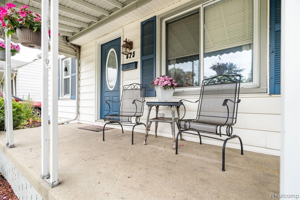 Royal Oak, Michigan 48073, United States, 4 Bedrooms Bedrooms, ,2 BathroomsBathrooms,Residential,Active,192828