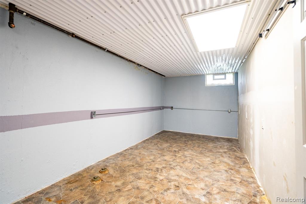 Royal Oak, Michigan 48073, United States, 4 Bedrooms Bedrooms, ,2 BathroomsBathrooms,Residential,Active,192828