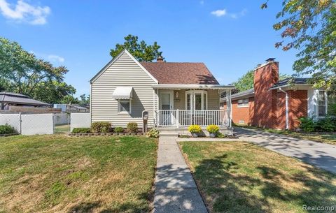 Photo of 4924 Huron Street, Dearborn Heights, MI 48125 (MLS # 60954183)