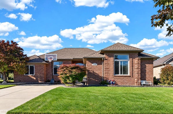 47641 BEACON SQUARE DR, MACOMB, MI 48044 - Image 16fa4d0a1ae9d10e5670673d2a656e63/592921536