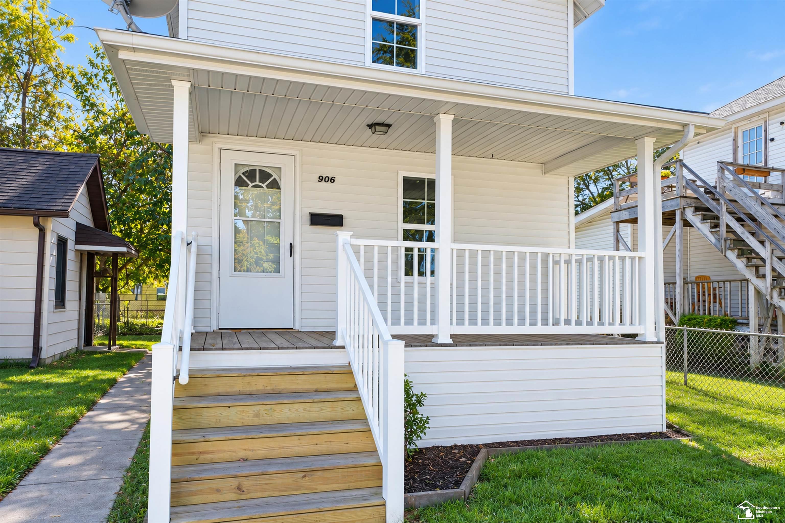 902 E 8th Street 906 E Eighth