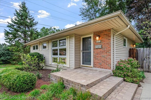 Photo of 1330 N Oak Street, Rochester, MI 48307 (MLS # 61031952)