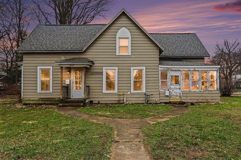 Photo of 210 W Bennett Street, Three Rivers, MI 49093 (MLS # 70518975)