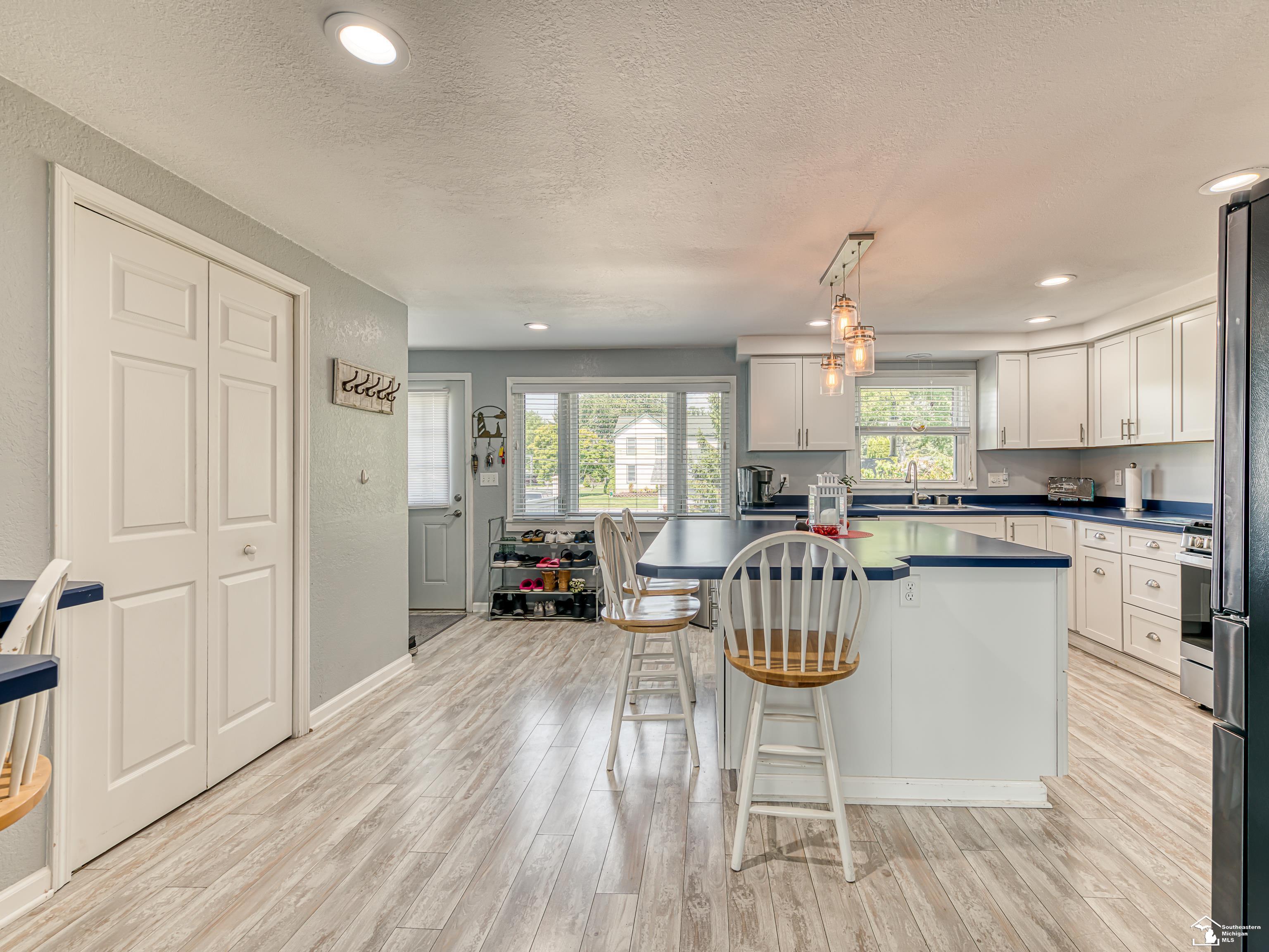 2912 Lakeshore Drive