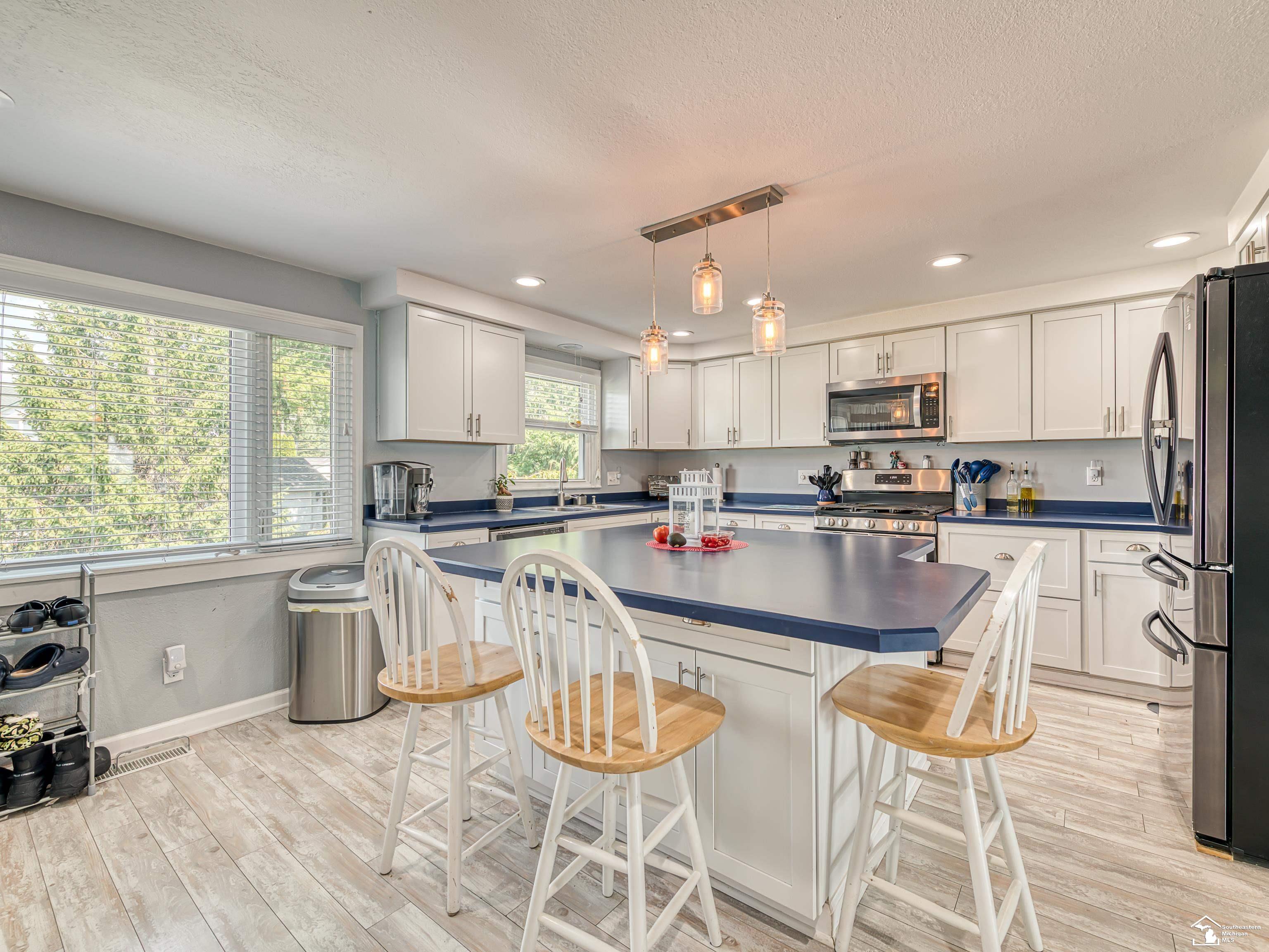 2912 Lakeshore Drive