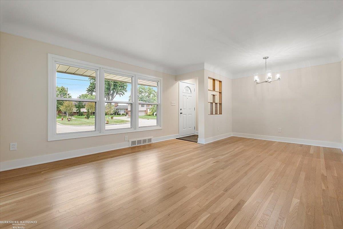 Saint Clair Shores, Michigan 48081, United States, 3 Bedrooms Bedrooms, ,3 BathroomsBathrooms,Residential,Active,196740