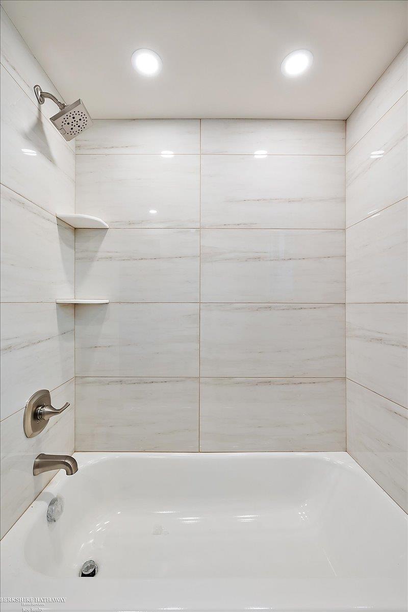 Saint Clair Shores, Michigan 48081, United States, 3 Bedrooms Bedrooms, ,3 BathroomsBathrooms,Residential,Active,196740