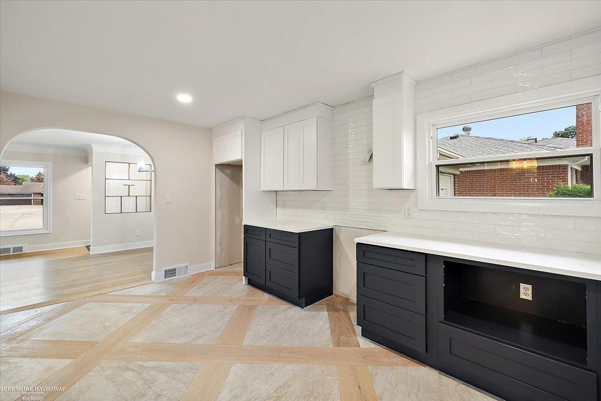 Saint Clair Shores, Michigan 48081, United States, 3 Bedrooms Bedrooms, ,3 BathroomsBathrooms,Residential,Active,196740