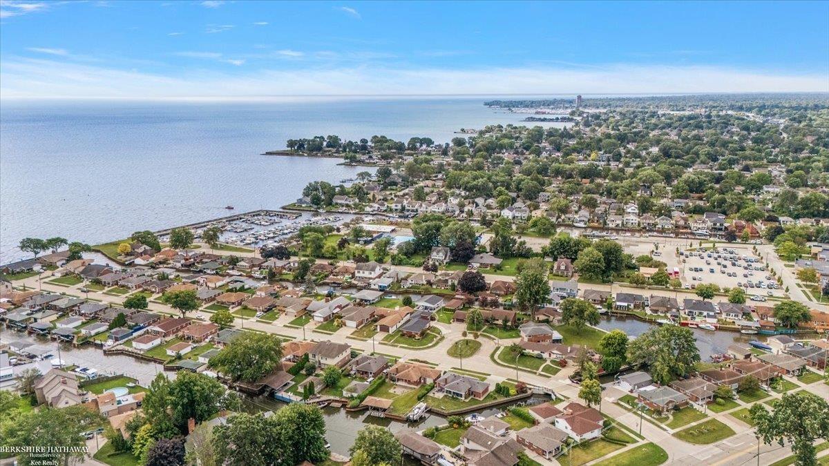 Saint Clair Shores, Michigan 48081, United States, 3 Bedrooms Bedrooms, ,3 BathroomsBathrooms,Residential,Active,196740