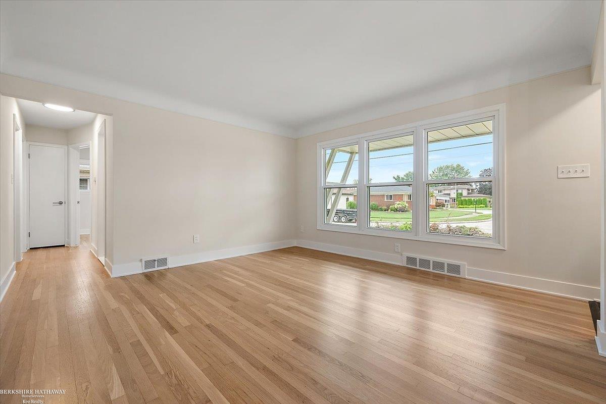 Saint Clair Shores, Michigan 48081, United States, 3 Bedrooms Bedrooms, ,3 BathroomsBathrooms,Residential,Active,196740