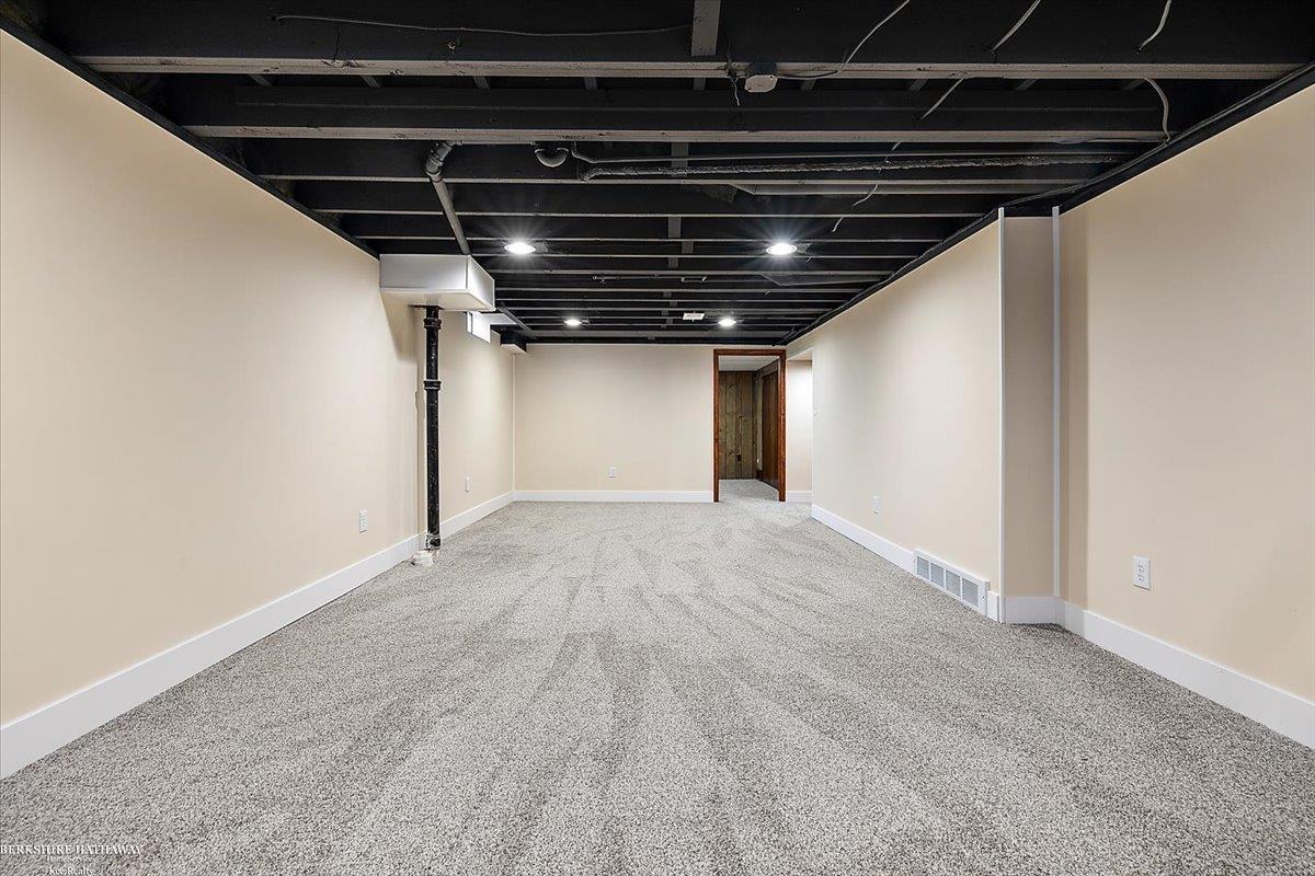 Saint Clair Shores, Michigan 48081, United States, 3 Bedrooms Bedrooms, ,3 BathroomsBathrooms,Residential,Active,196740