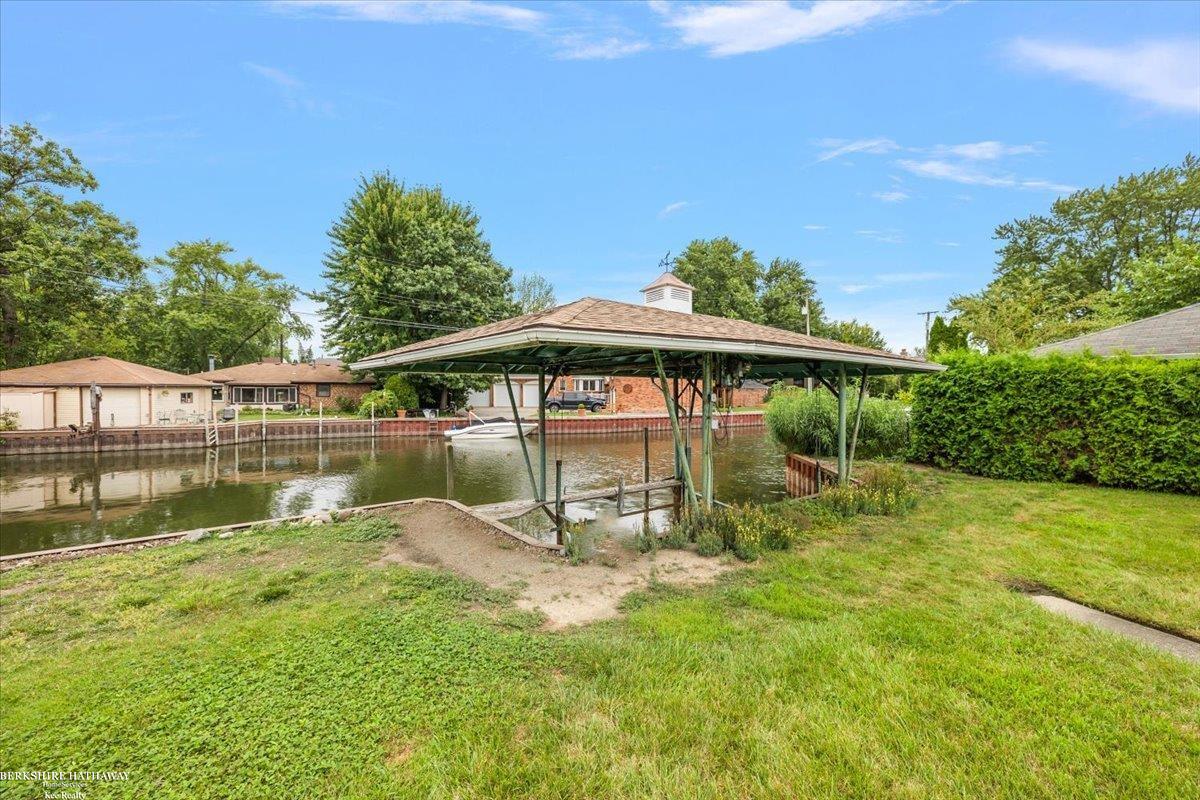 Saint Clair Shores, Michigan 48081, United States, 3 Bedrooms Bedrooms, ,3 BathroomsBathrooms,Residential,Active,196740