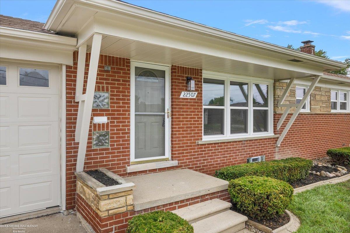 Saint Clair Shores, Michigan 48081, United States, 3 Bedrooms Bedrooms, ,3 BathroomsBathrooms,Residential,Active,196740