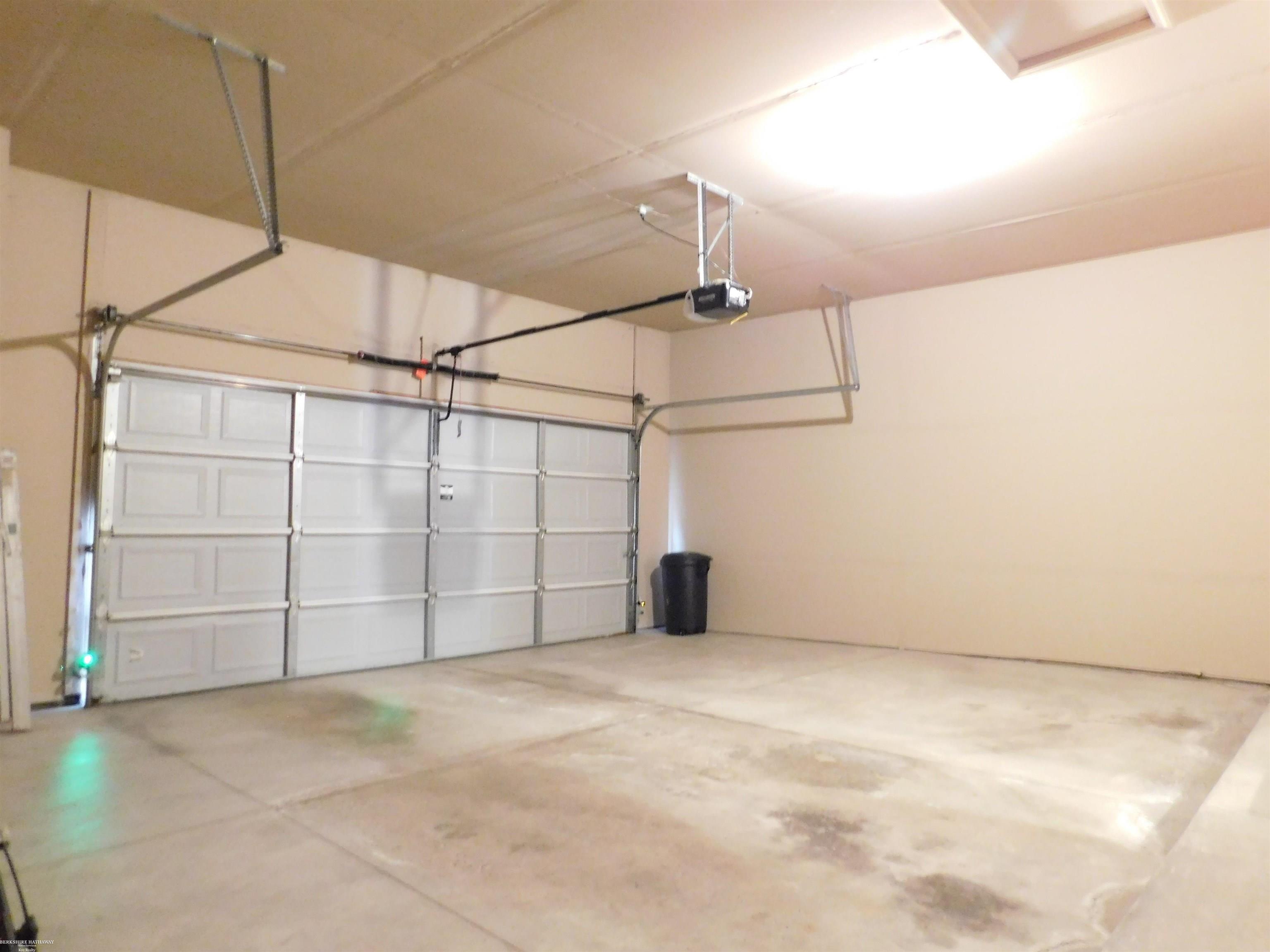 Macomb, Michigan 48042, United States, 3 Bedrooms Bedrooms, ,3 BathroomsBathrooms,Residential,Active,196859