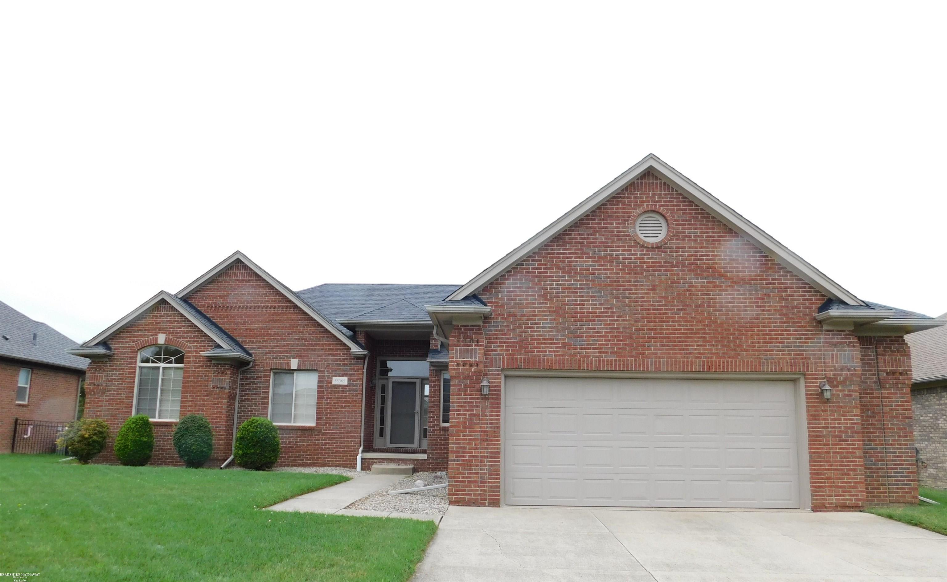 Macomb, Michigan 48042, United States, 3 Bedrooms Bedrooms, ,3 BathroomsBathrooms,Residential,Active,196859