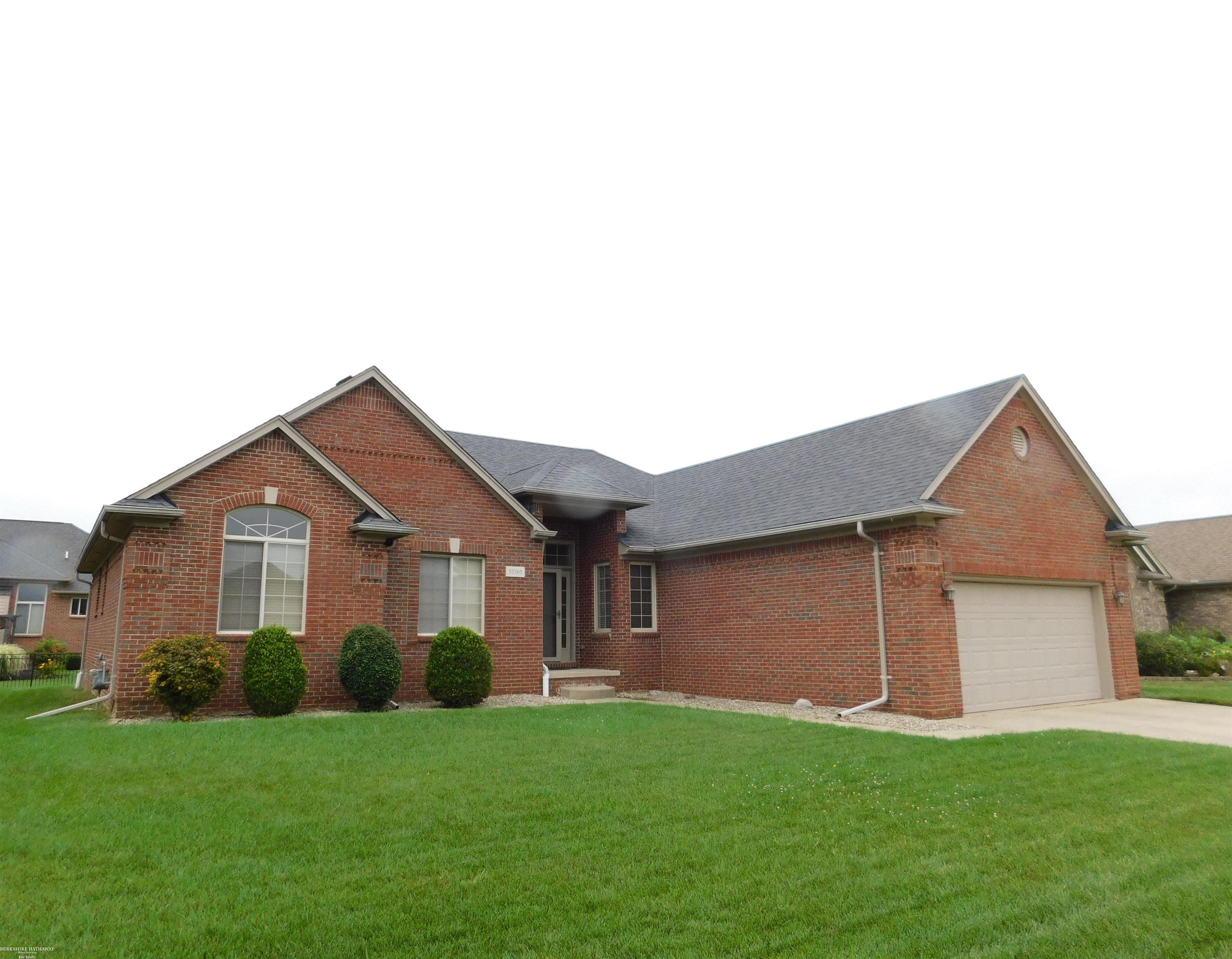 Macomb, Michigan 48042, United States, 3 Bedrooms Bedrooms, ,3 BathroomsBathrooms,Residential,Active,196859