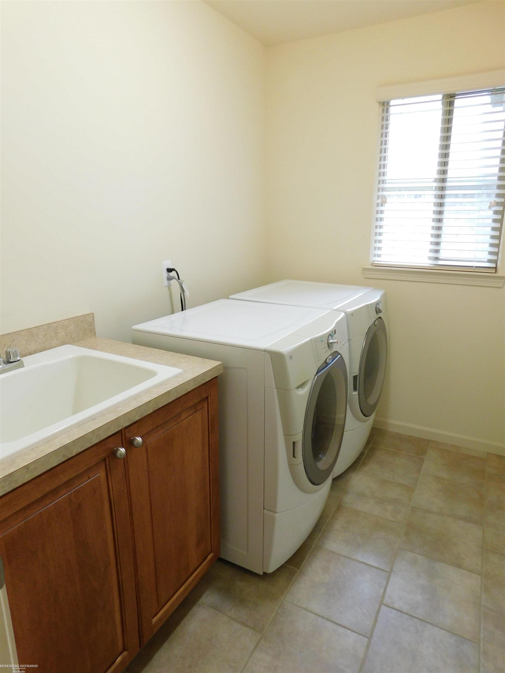 Macomb, Michigan 48042, United States, 3 Bedrooms Bedrooms, ,3 BathroomsBathrooms,Residential,Active,196859