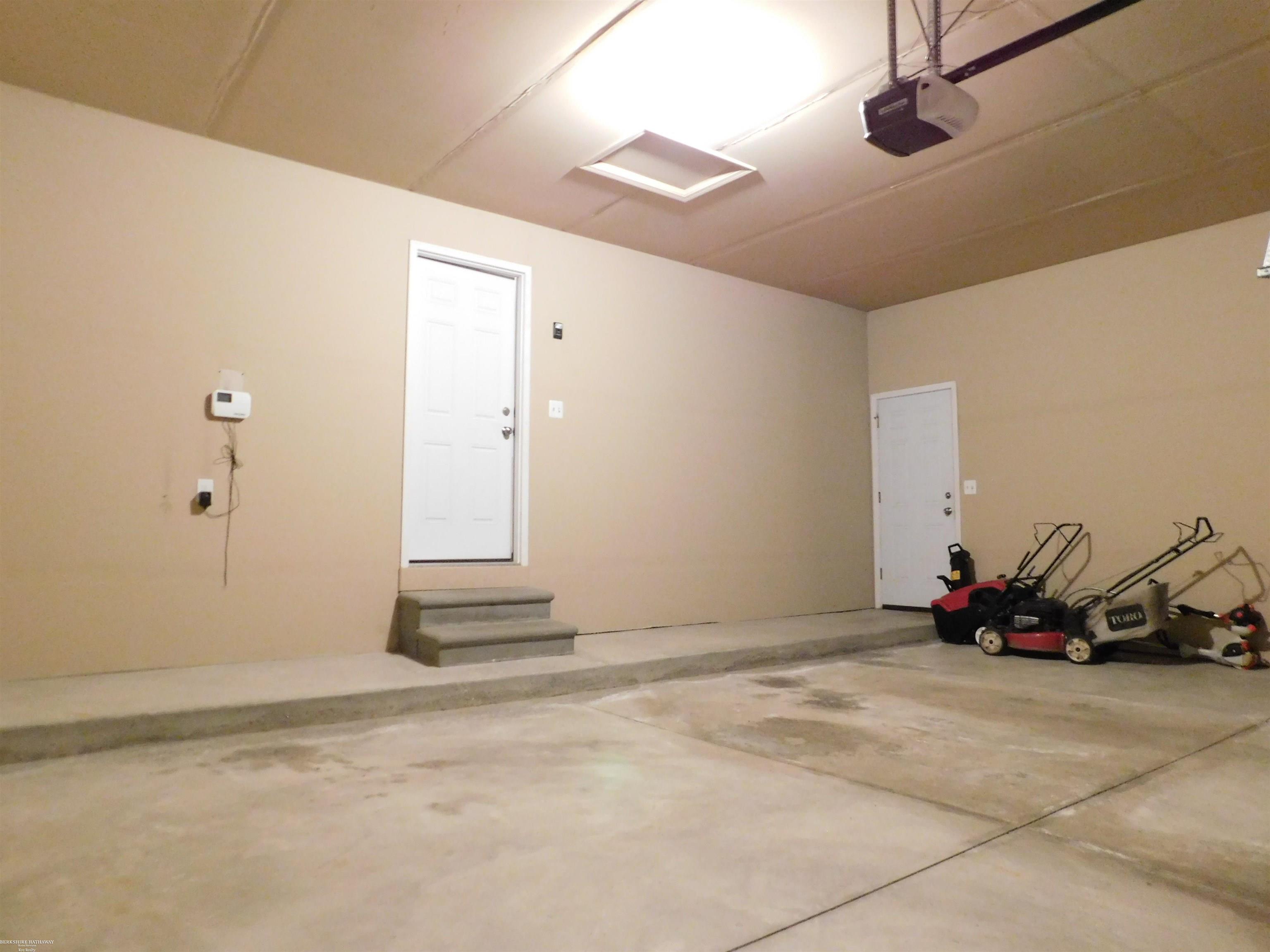 Macomb, Michigan 48042, United States, 3 Bedrooms Bedrooms, ,3 BathroomsBathrooms,Residential,Active,196859