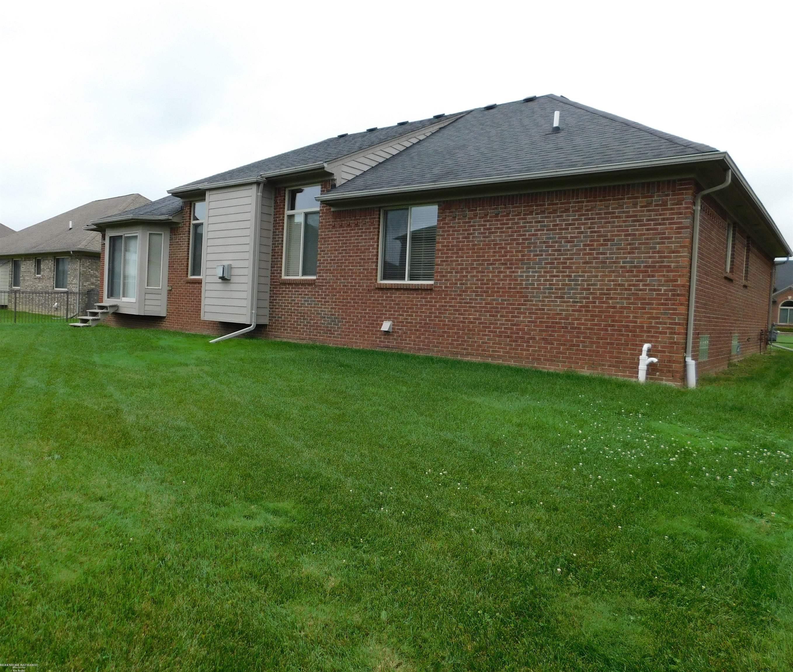 Macomb, Michigan 48042, United States, 3 Bedrooms Bedrooms, ,3 BathroomsBathrooms,Residential,Active,196859