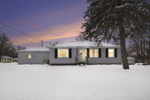 Photo of 1714 Providence Street, Grand Rapids, MI 49525 (MLS # 70507801)