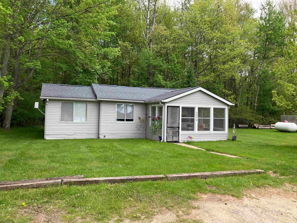 Photo of 2898 Lakeshore Drive, Gladwin, MI 48624 (MLS # 50208739)