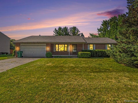 Photo of 415 Bennington Court, Saline, MI 48176 (MLS # 61009673)
