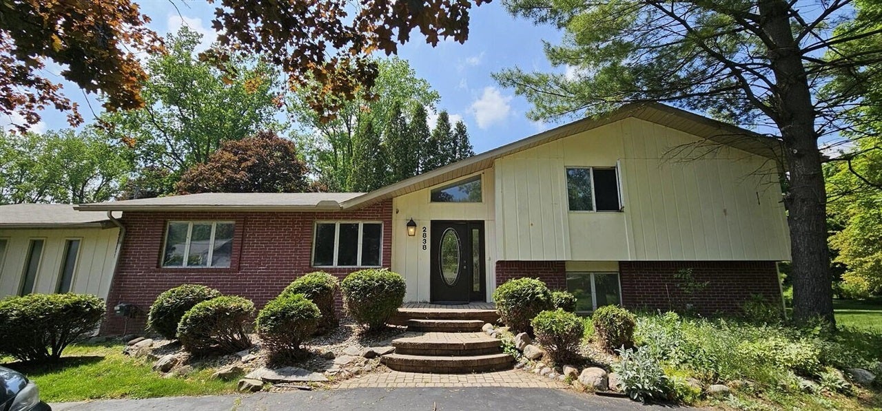 2838 Birchena Crescent