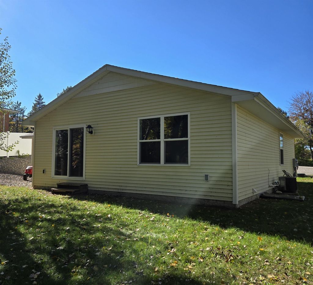 Photo of 225 Lakeview Court, Beaverton, MI 48612 (MLS # 50192179)