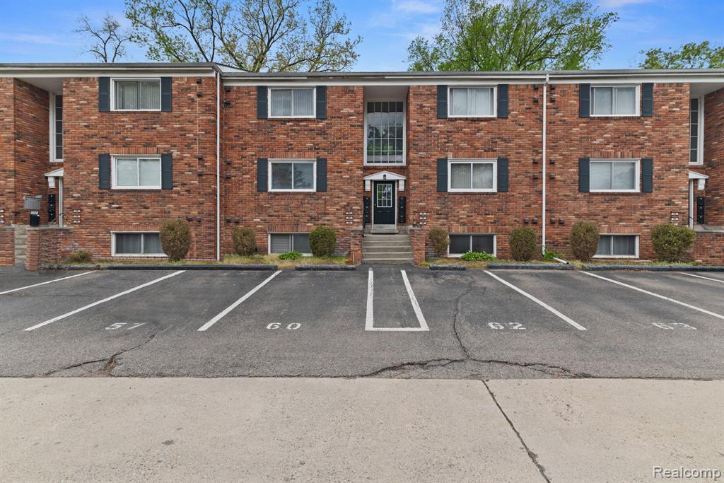 31831 Grand River Avenue 57