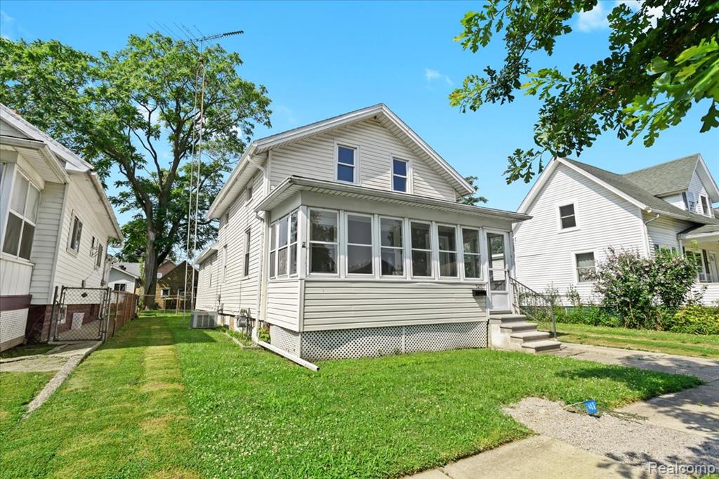 520 E 2nd Street