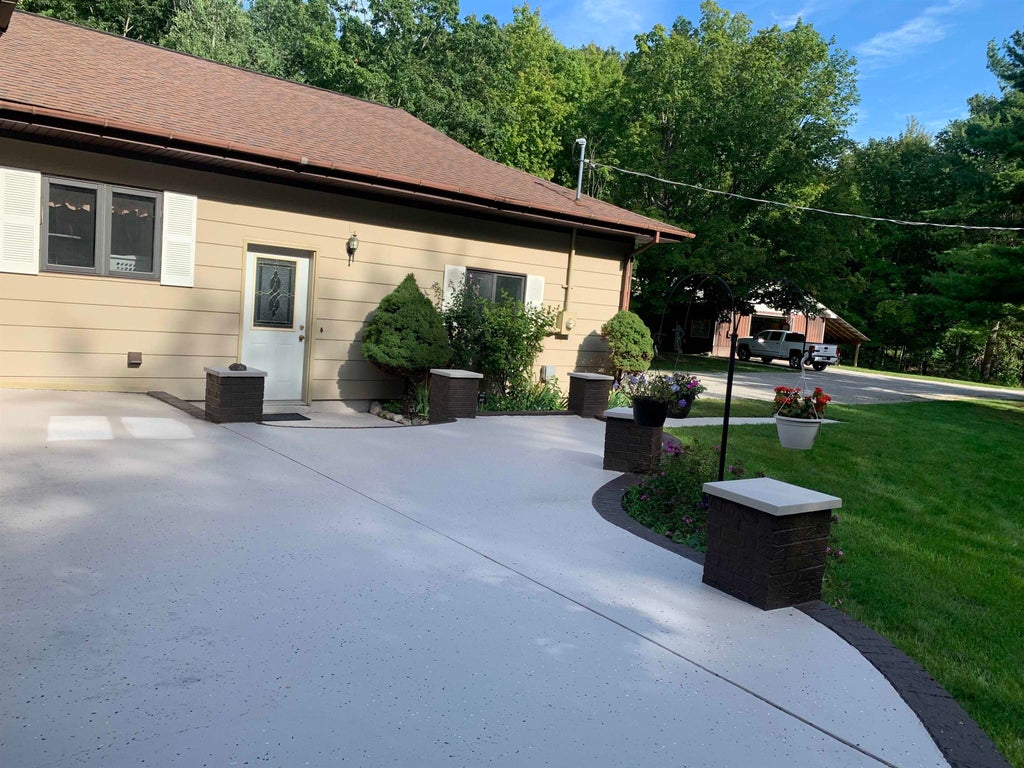 Photo of 150 W Maple Grove Road, Farwell, MI 48622 (MLS # 50223690)