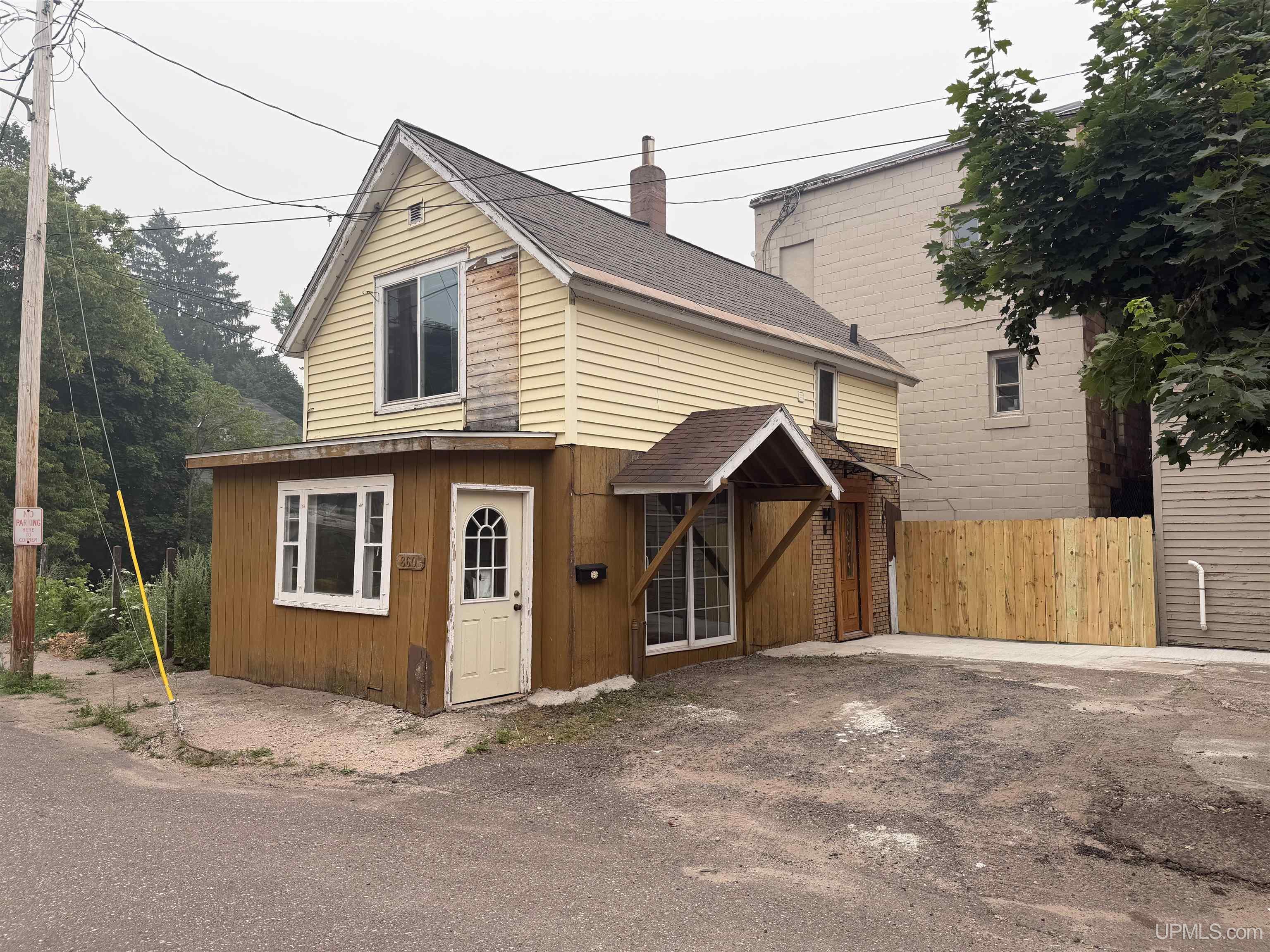 860 W Franklin Street