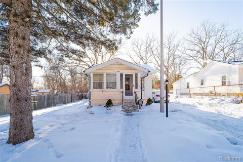 Photo of 37 Omar Street, Pontiac, MI 48342 (MLS # 60968003)