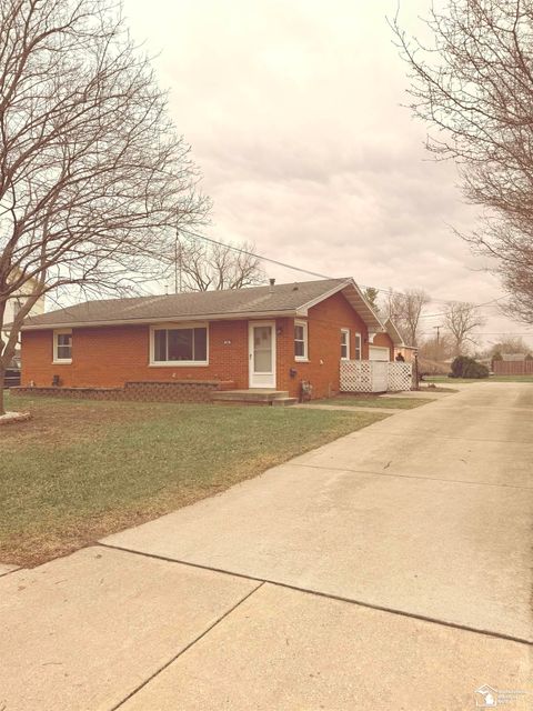 240 ypsilanti Street Dundee MI 48131