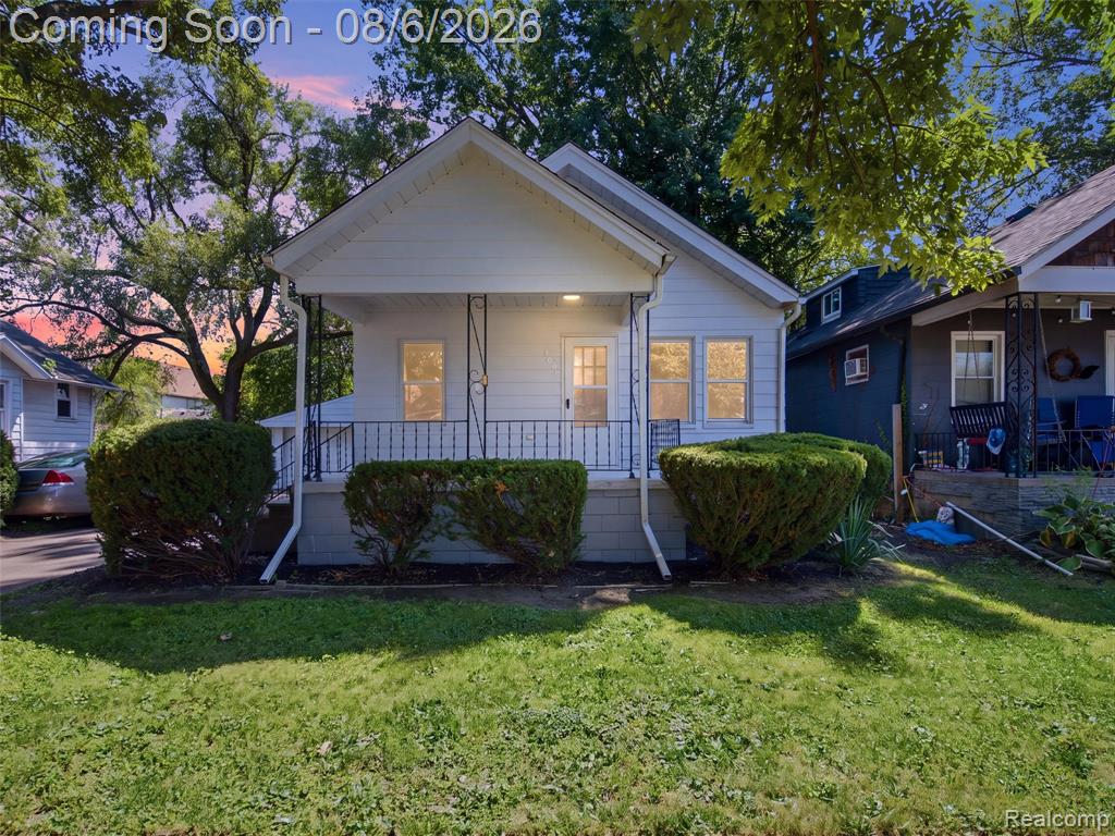 1063 Mayflower Avenue