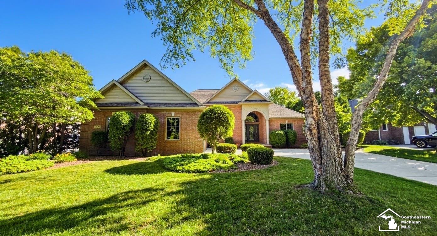 1009 Regents Park Drive