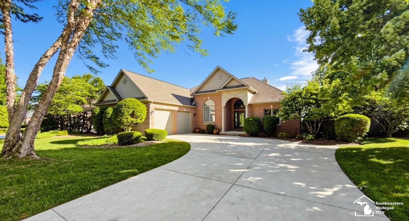 1009 Regents Park Drive