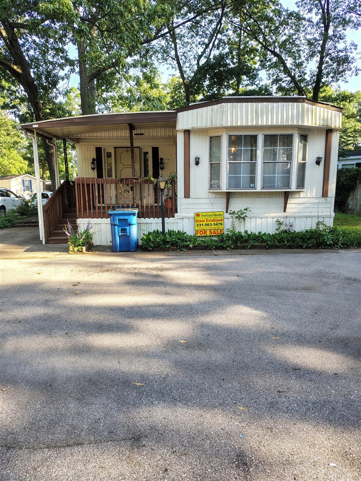 2701 Huizenga Street 96