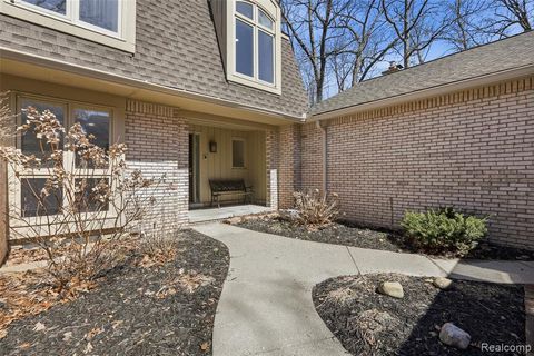 Photo of 1135 Ivyglen Circle, Bloomfield Hills, MI 48304 (MLS # 60979476)