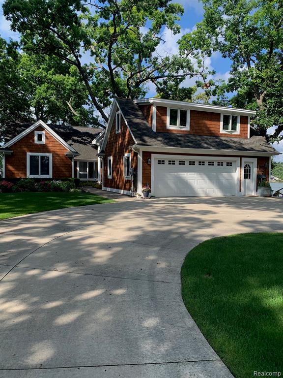 3895 Dorothy -- Main House Lane