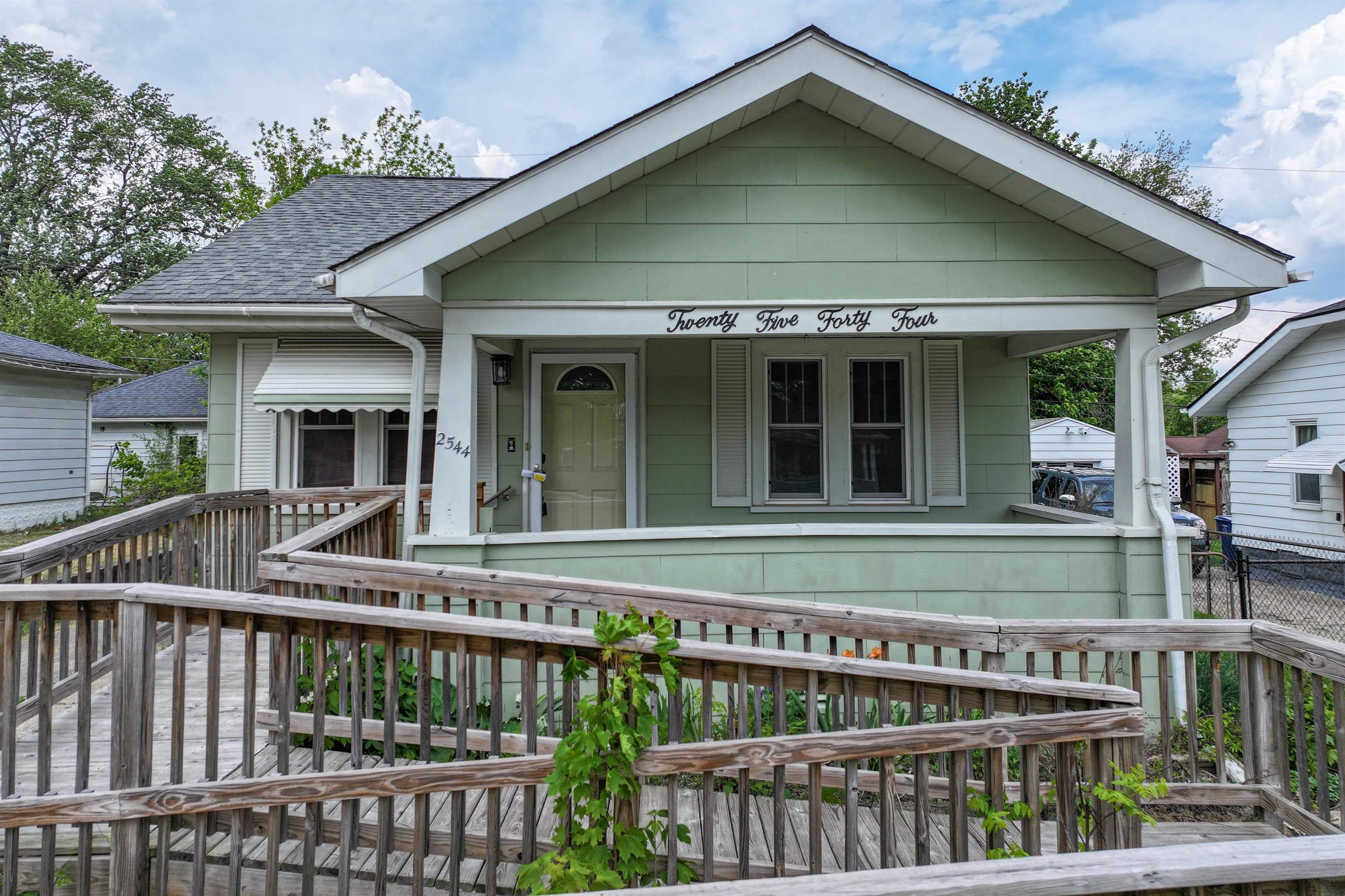 2544 Tyrone Street