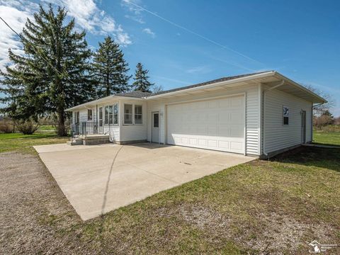 1932 W Albain Road Monroe MI 48161